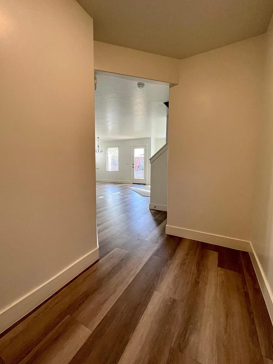 Entrance hall / area - 3128 E Halo Ln