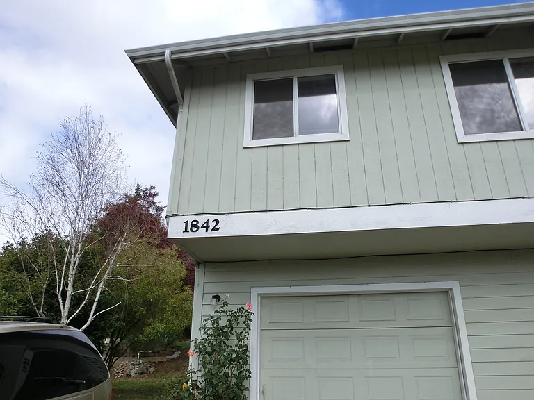1842 NE Foothill Blvd #1 — Photo 1