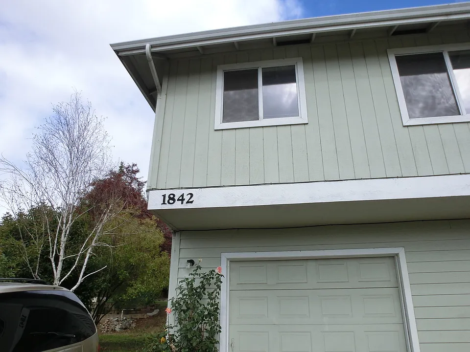 1842 NE Foothill Blvd #1