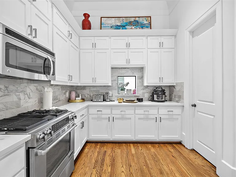 709 Reinicke St — Photo 11