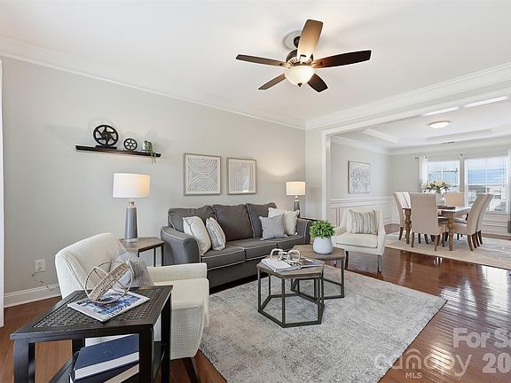 3rd image of 9759 Brandybuck Dr