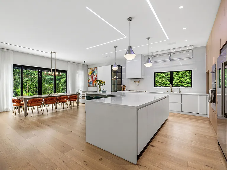 101 Montauk Blvd — Photo 47