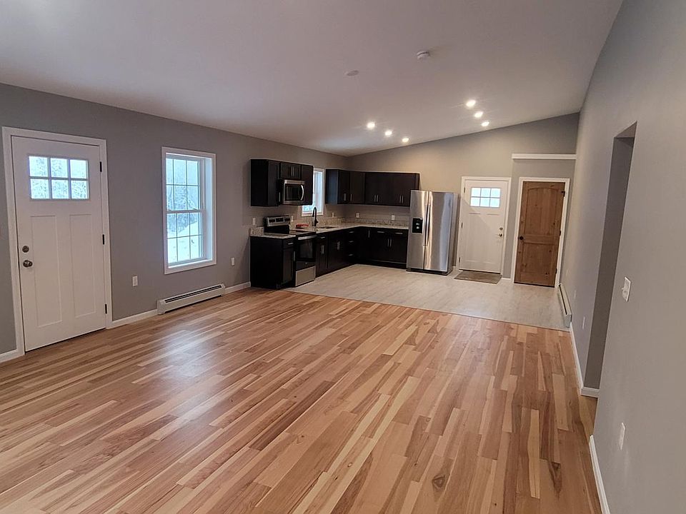 Open concept Livingroom / Dining room / Kitchen 16 x 36 with vaulted ceiling