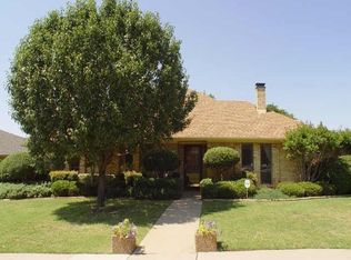 2221 Southern Cir, Carrollton, TX 75006