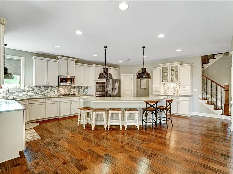 633 Leland Pkwy — Photo 15