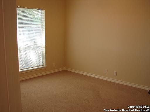 5th image of 926 Misty Acres Dr