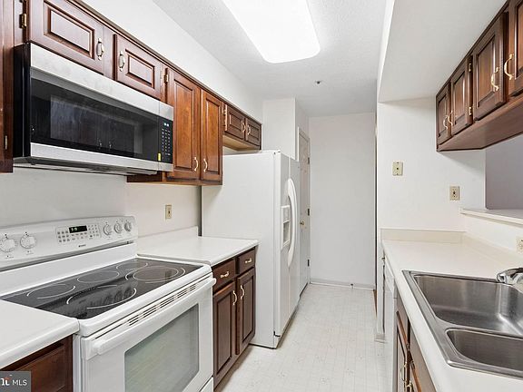 2nd image of 3102 Cardinal Way Unit H