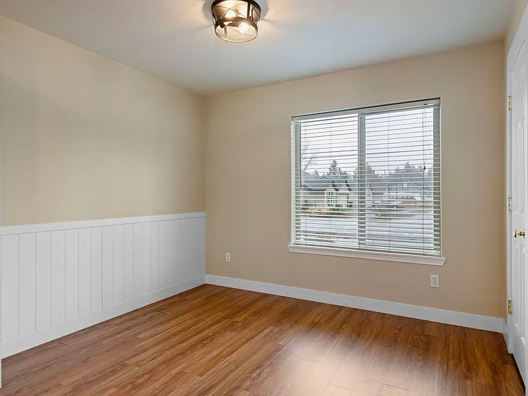 973 E Cascade Ave — Photo 6