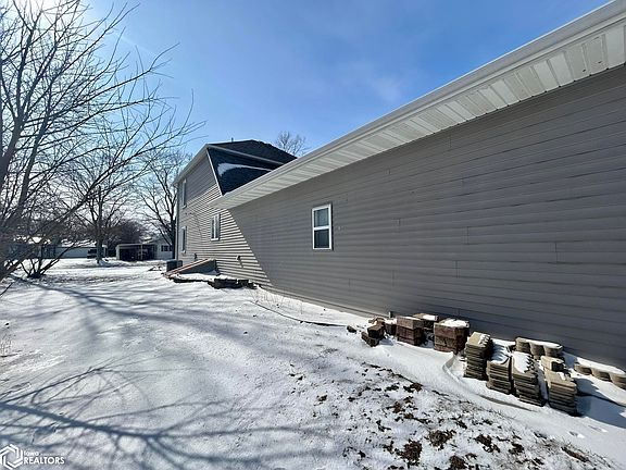 3rd image of 914 Isett Ave