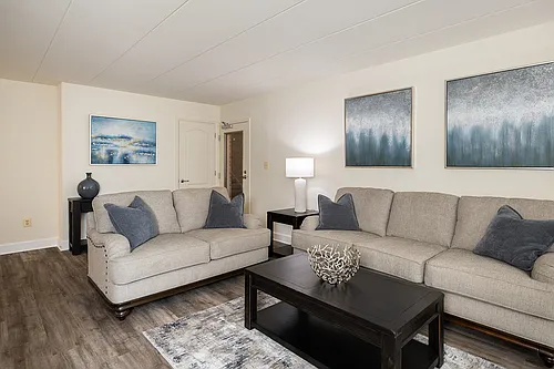 Ivy Hall Apartments Photo 1