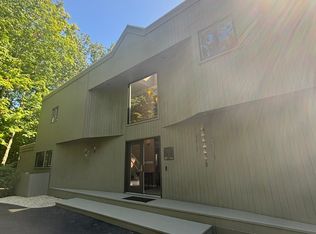 4 Deepwood Trl, Riverwoods, IL 60015