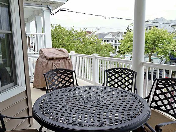 3rd image of 808 Park Pl #2