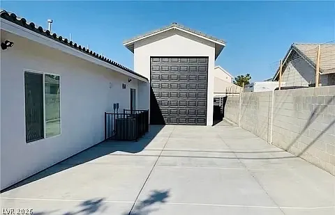1417 Winwood St — Photo 2
