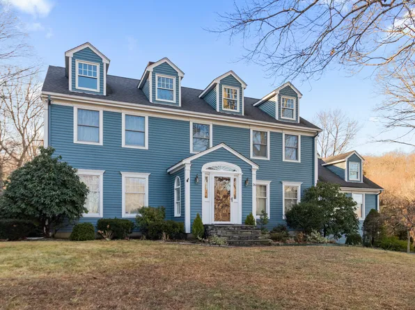 26 Village Drive, East Lyme, CT 06333