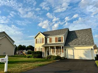 4 W Wind Way, Clifton Park, NY 12065