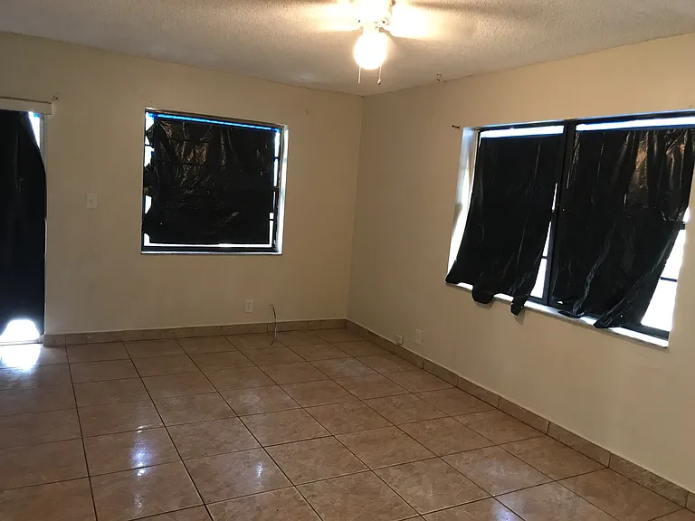 554 NW 40th Ct — Photo 8