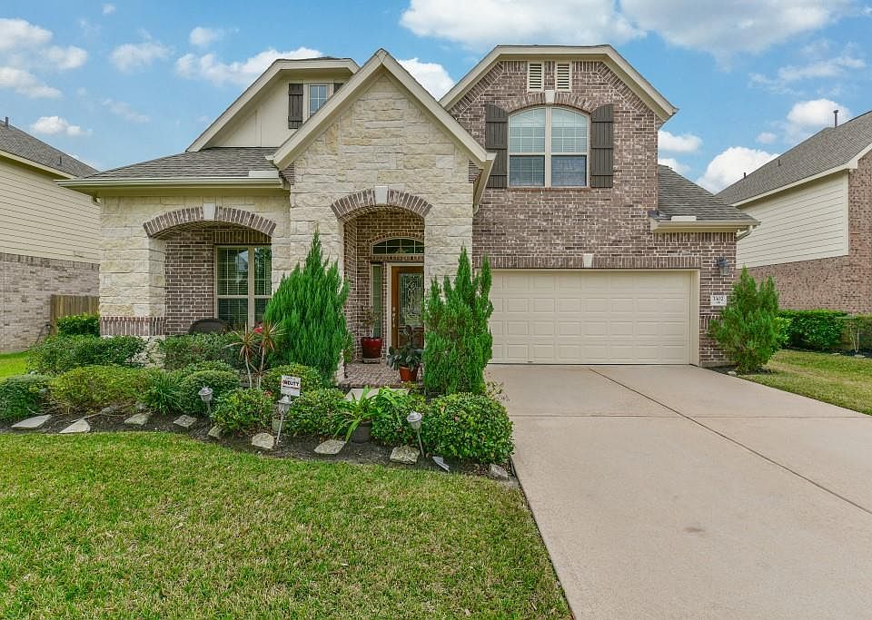 1st image of 3302 Cactus Heights Ln