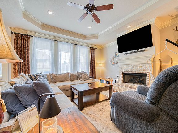 5th image of 112 Germantown Cir