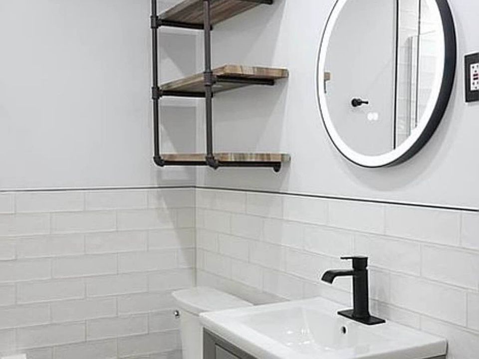 2nd image of 110 Smith St APT 3R