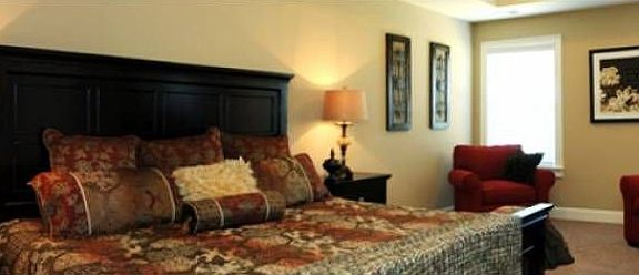 MASTER SUITE W/SITTING AR