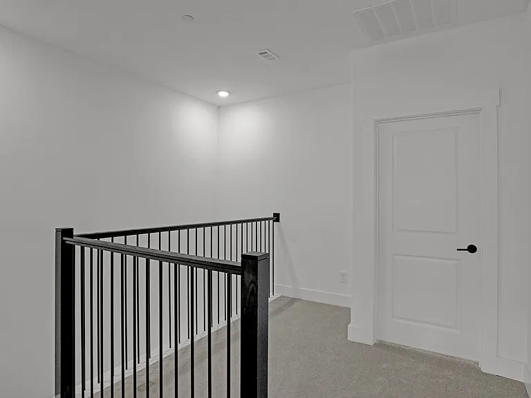 2553 Huxley Mews — Photo 9