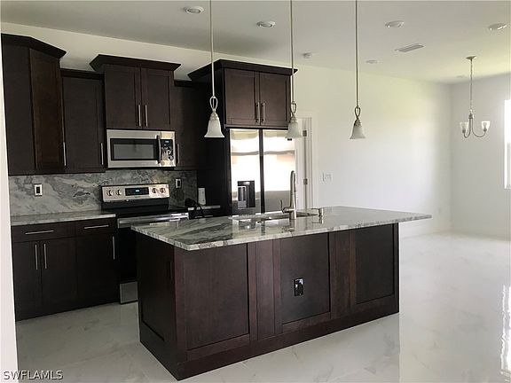 2nd image of 312 SE 16th Terrace Cpe