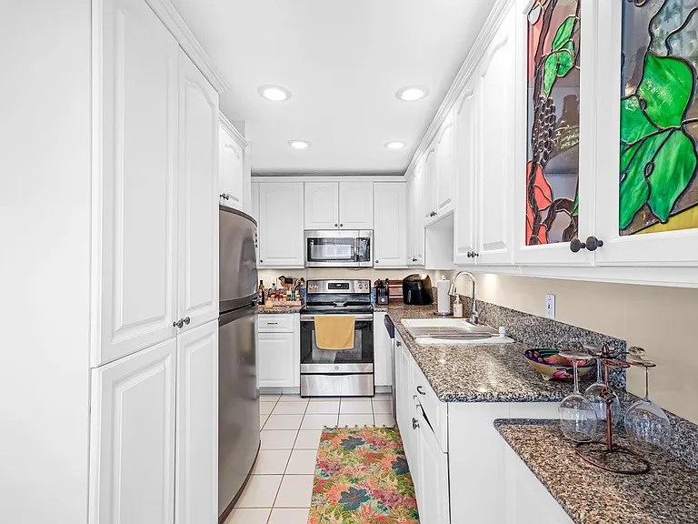 2835 SW 13th St #201 — Photo 7