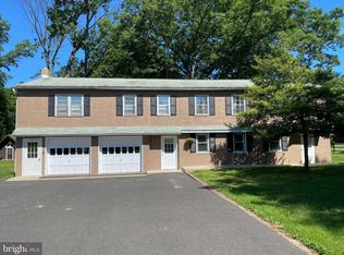 2041 Bustard Rd, Lansdale, PA 19446