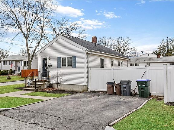 3rd image of 115 Lakeview Dr