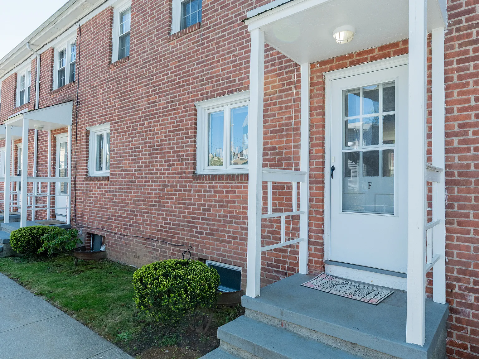 2 bed, 1.0 bath, 900 sqft, $2,200 — Photo 2