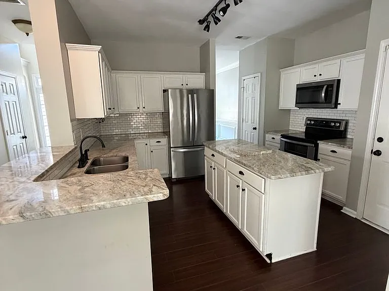 4814 Chesney St NW — Photo 2
