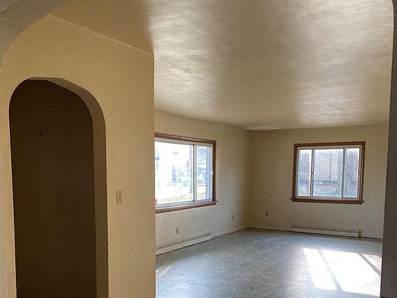 3rd image of 739 Dowling St
