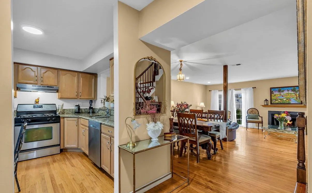 3 bed, 1543 sqft, $3,700 — Photo 3