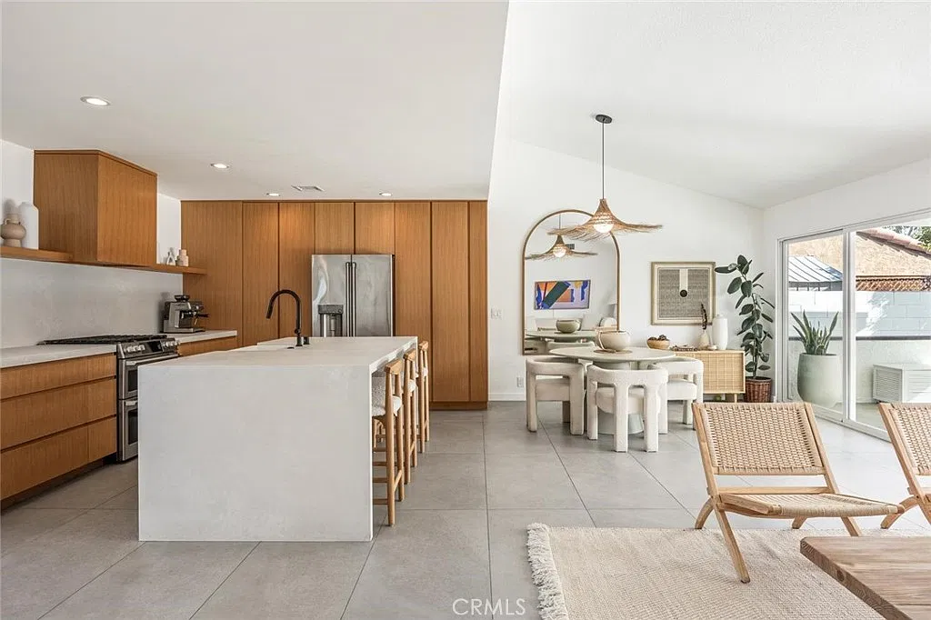 3 bed, 1200 sqft, $3,999 — Photo 3