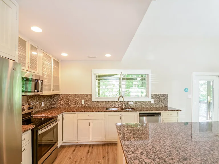 310 Berwick Ct — Photo 8