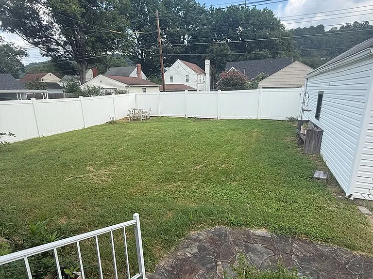 3714 Staunton Ave SE — Photo 9
