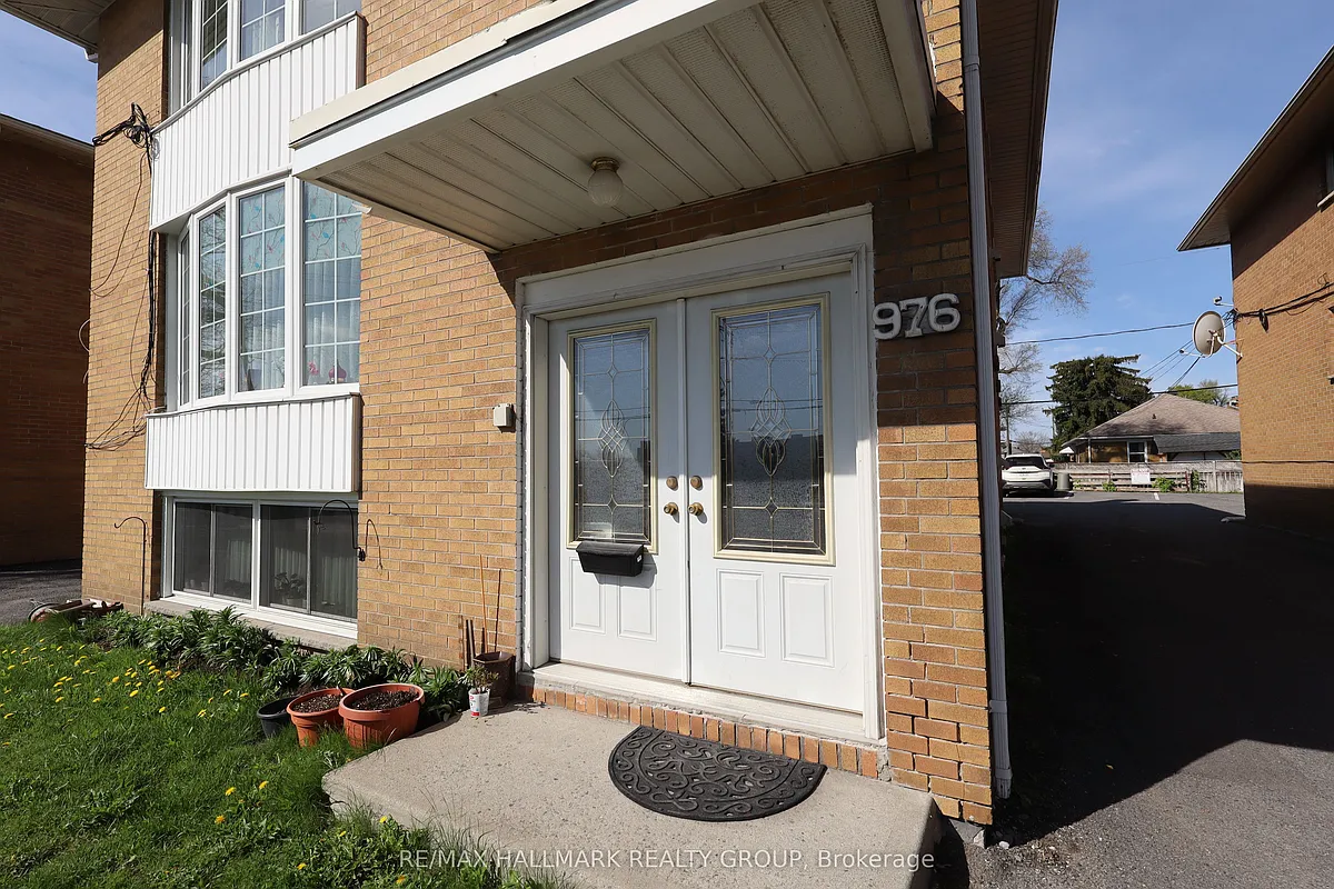 Building Photo - 976 Saint Laurent Blvd #2