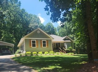 220 Valley View Dr, Maysville, GA 30558