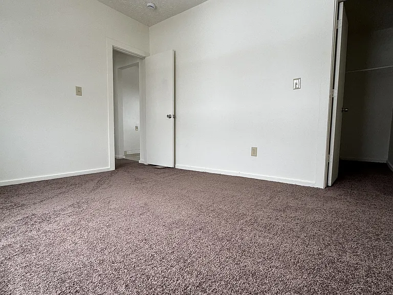 15335 Kinsman Rd #10 — Photo 7