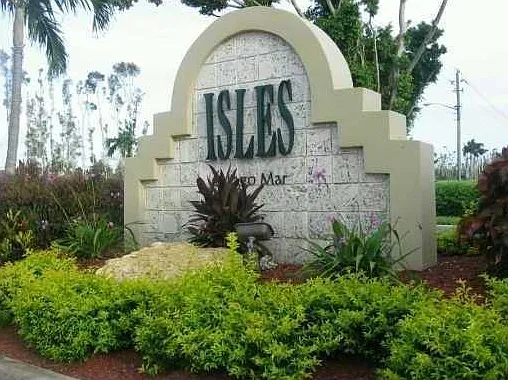 417 Vista Isles Dr