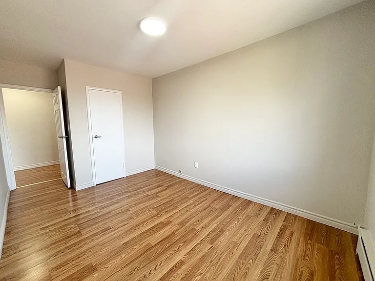10 Park Ave W — Photo 10