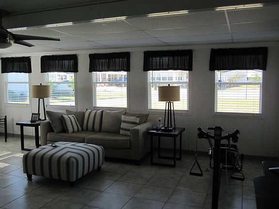 4th image of 63 Violet Ln