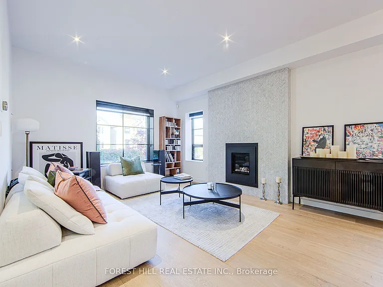 257 Manor Rd E — Photo 7