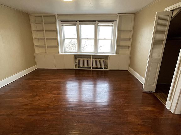 3rd image of 119 13th St N APT 8