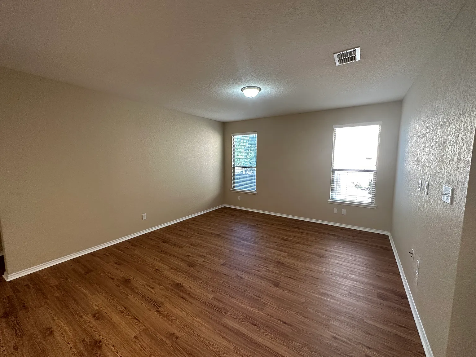 3 bed, 1676 sqft, $1,995 — Photo 4