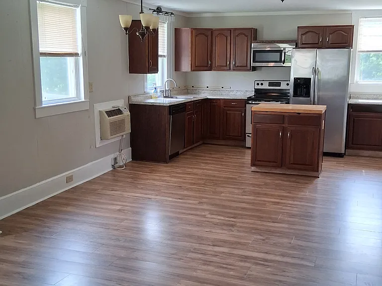 Dining/kitchen