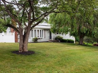 38 Deerfield Dr, Shelton, CT 06484