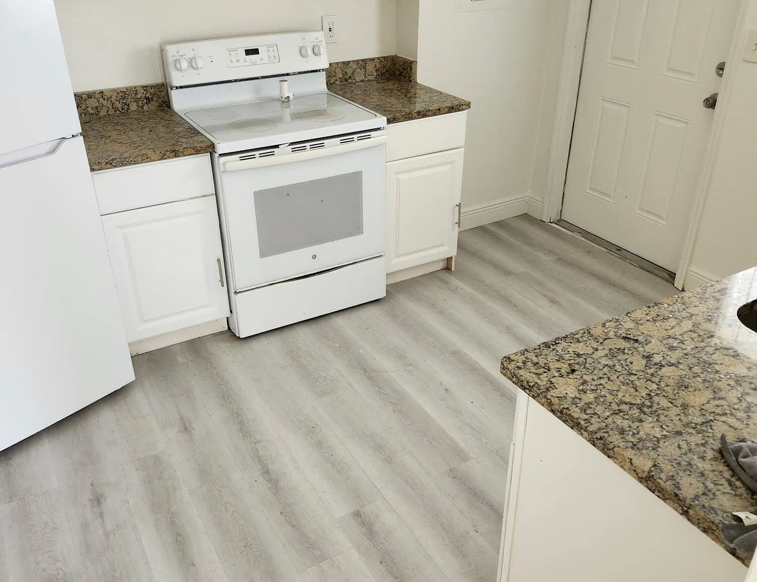 2 bed, 1.0 bath, 1300 sqft, $1,500 — Photo 4
