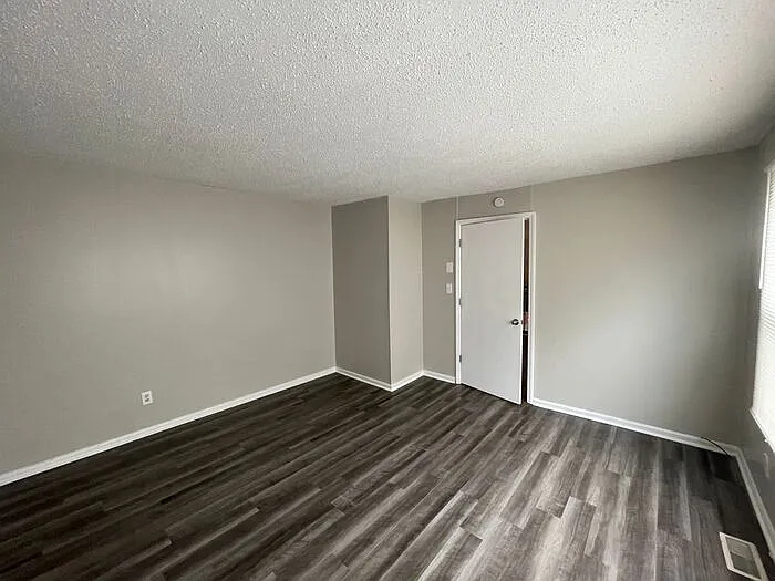 1306 Northwoods Dr — Photo 15