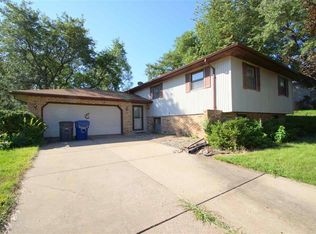 2505 E Dale Ct, Bettendorf, IA